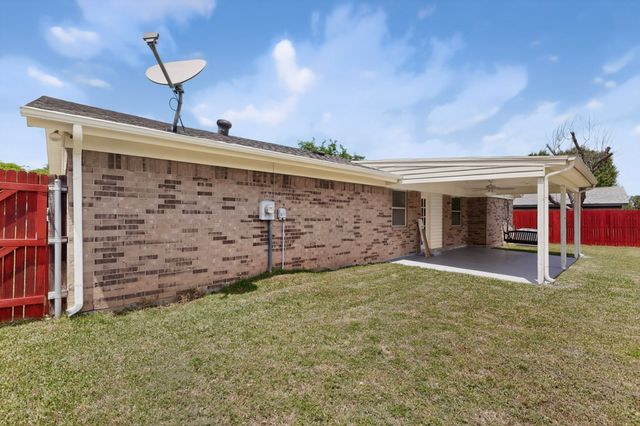 4512 Tiptop Street, Haltom City, TX 76117