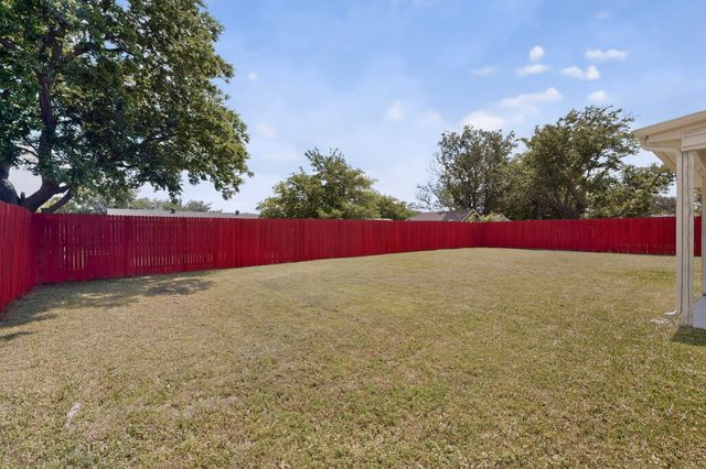 4512 Tiptop Street, Haltom City, TX 76117