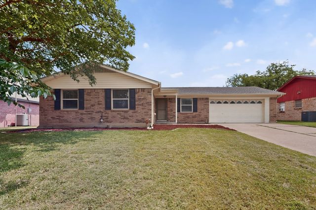 4512 Tiptop Street, Haltom City, TX 76117