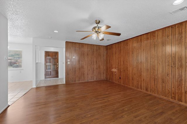 4512 Tiptop Street, Haltom City, TX 76117