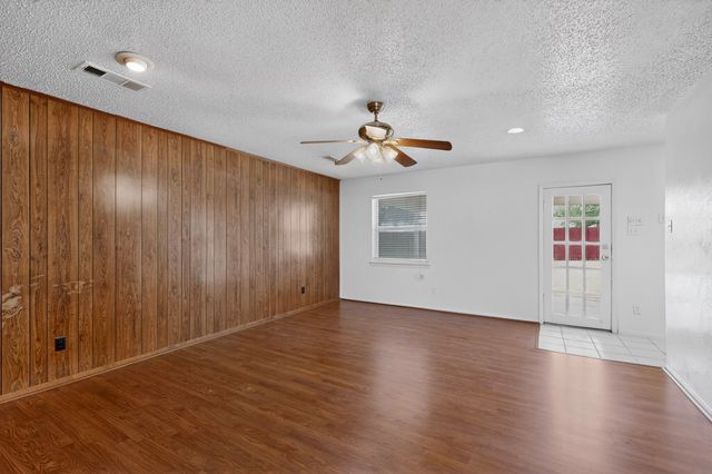 4512 Tiptop Street, Haltom City, TX 76117