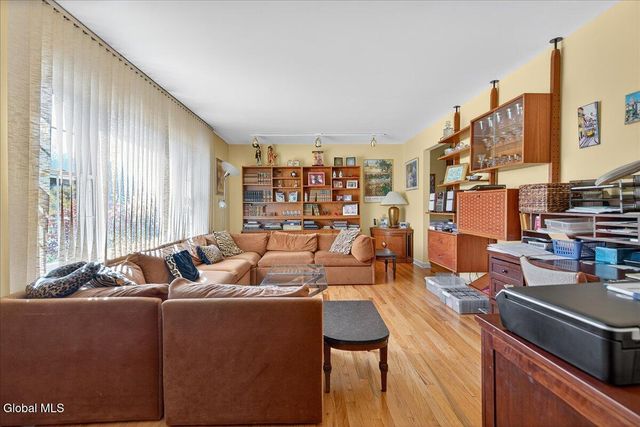 23 Olde Coach Road, Glenville, NY 12302