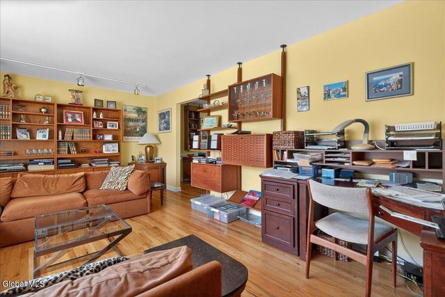 23 Olde Coach Road, Glenville, NY 12302