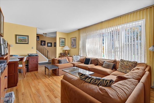 23 Olde Coach Road, Glenville, NY 12302