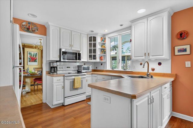 23 Olde Coach Road, Glenville, NY 12302