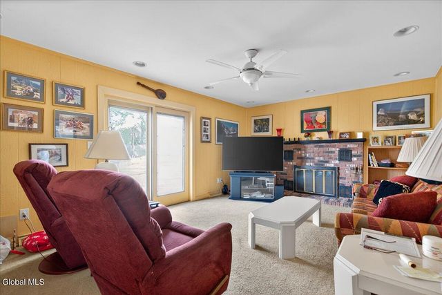 23 Olde Coach Road, Glenville, NY 12302