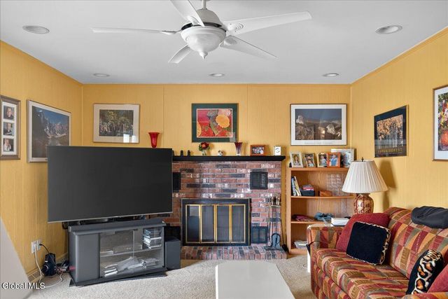 23 Olde Coach Road, Glenville, NY 12302