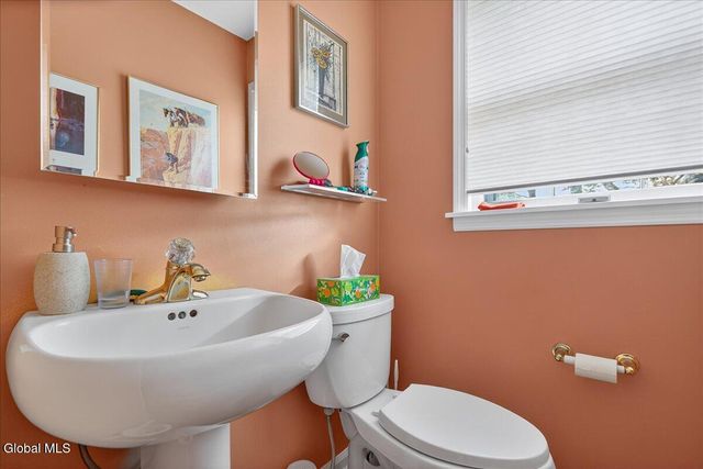 23 Olde Coach Road, Glenville, NY 12302