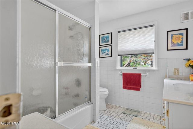 23 Olde Coach Road, Glenville, NY 12302