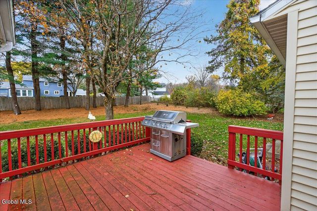 23 Olde Coach Road, Glenville, NY 12302