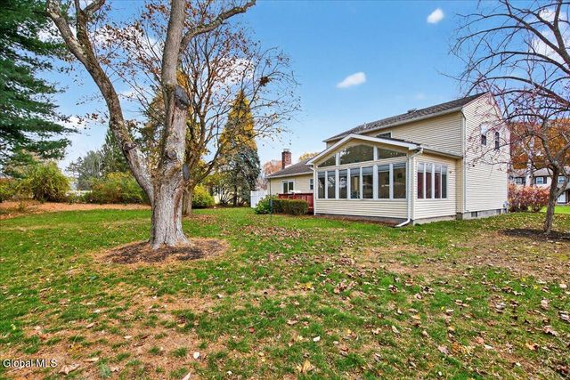 23 Olde Coach Road, Glenville, NY 12302