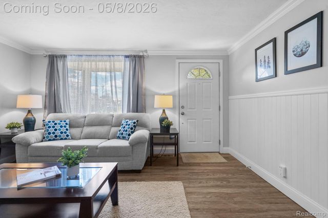 1228 Amarillo Street, Wolverine Lake Village, MI 48390