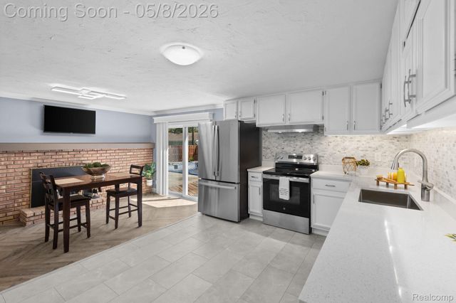 1228 Amarillo Street, Wolverine Lake Village, MI 48390