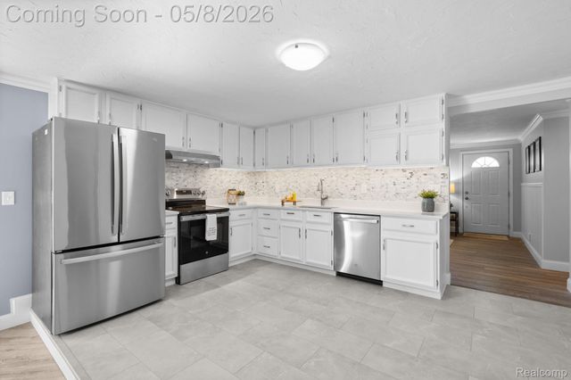 1228 Amarillo Street, Wolverine Lake Village, MI 48390