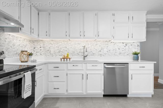 1228 Amarillo Street, Wolverine Lake Village, MI 48390