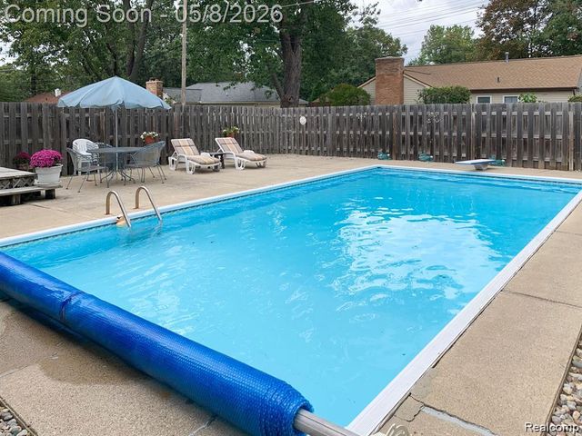 1228 Amarillo Street, Wolverine Lake Village, MI 48390