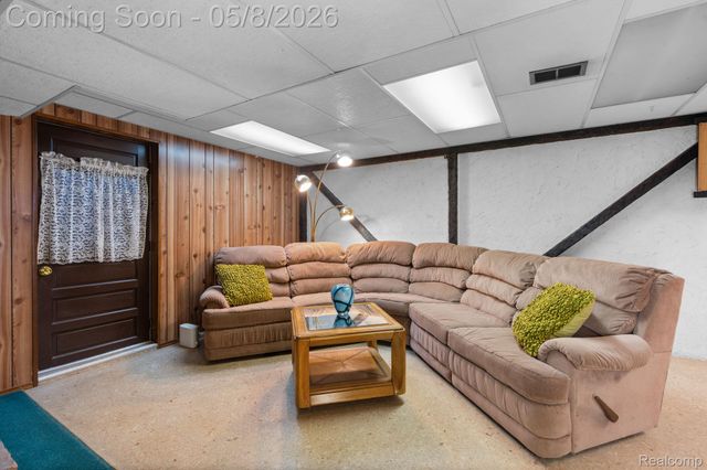 1228 Amarillo Street, Wolverine Lake Village, MI 48390