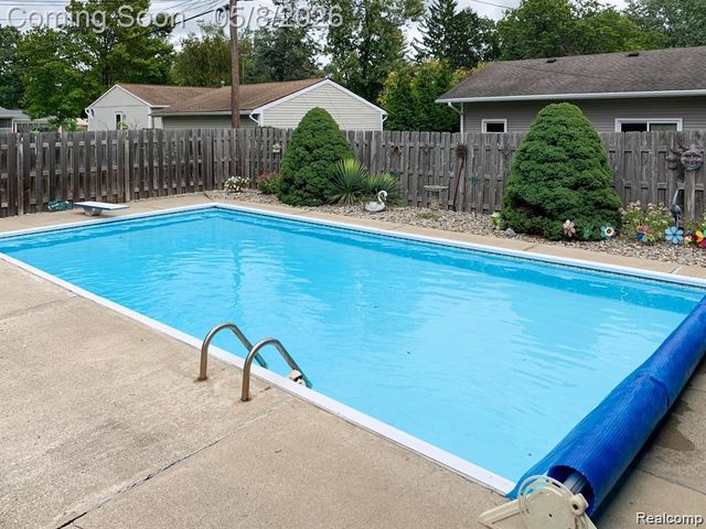 1228 Amarillo Street, Wolverine Lake Village, MI 48390