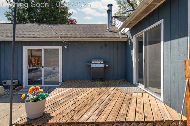 1228 Amarillo Street, Wolverine Lake Village, MI 48390