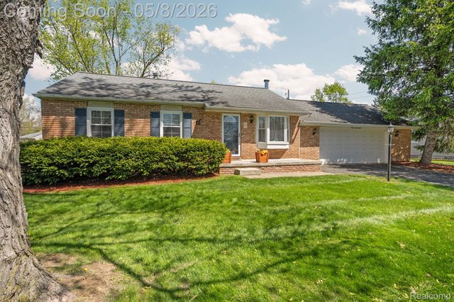 1228 Amarillo Street, Wolverine Lake Village, MI 48390
