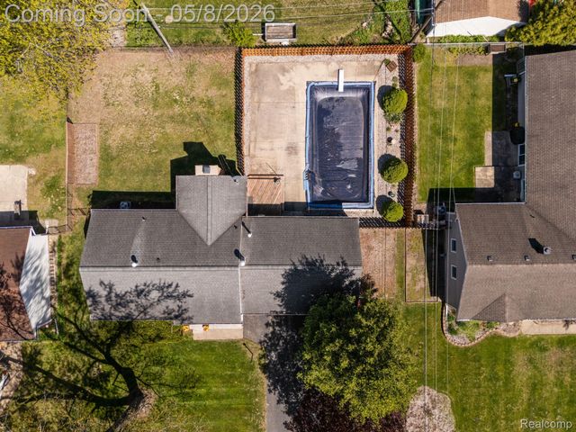1228 Amarillo Street, Wolverine Lake Village, MI 48390