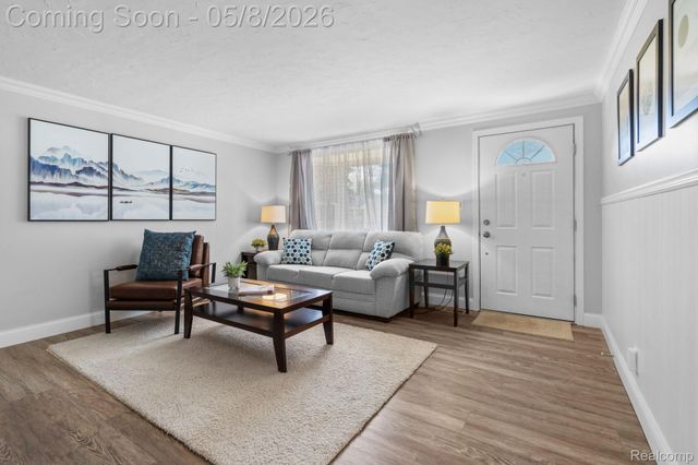 1228 Amarillo Street, Wolverine Lake Village, MI 48390