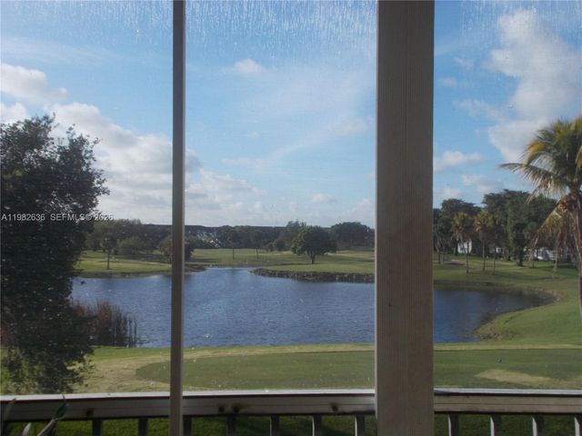 13450 SW 3rd St 310D, Pembroke Pines, FL 33027