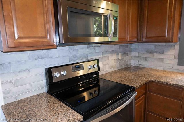 3855 N River Road, Fort Gratiot, MI 48059