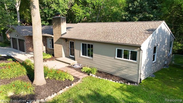 3855 N River Road, Fort Gratiot, MI 48059