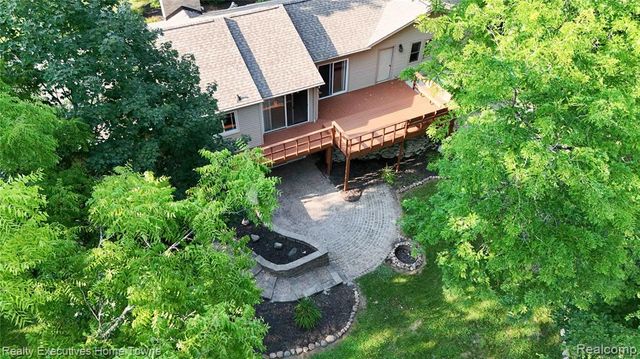 3855 N River Road, Fort Gratiot, MI 48059