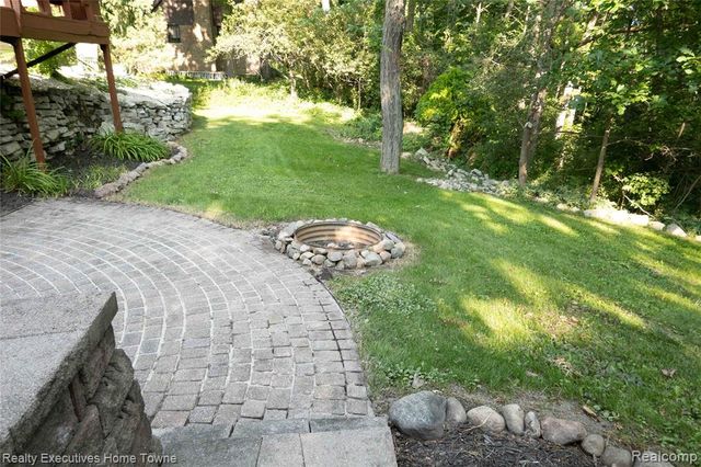 3855 N River Road, Fort Gratiot, MI 48059