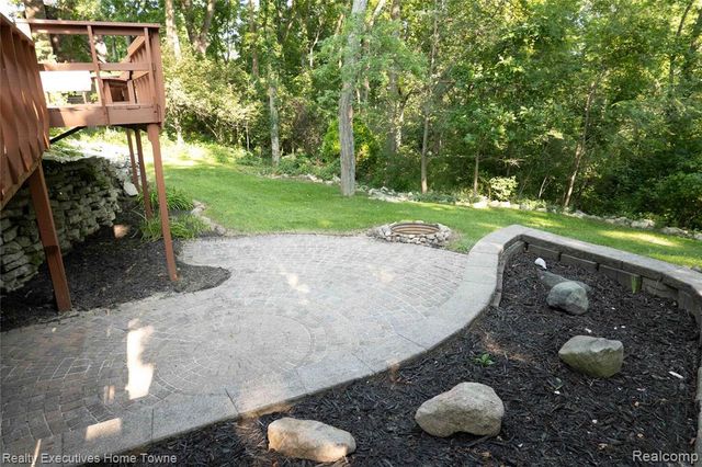 3855 N River Road, Fort Gratiot, MI 48059
