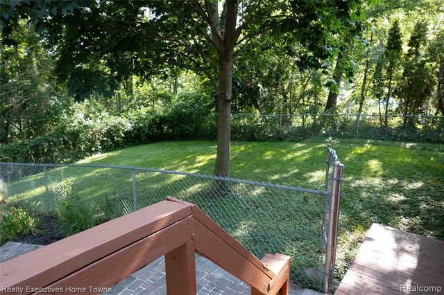 3855 N River Road, Fort Gratiot, MI 48059