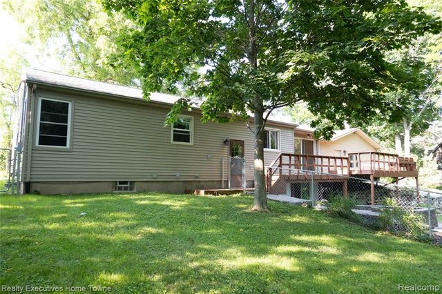 3855 N River Road, Fort Gratiot, MI 48059