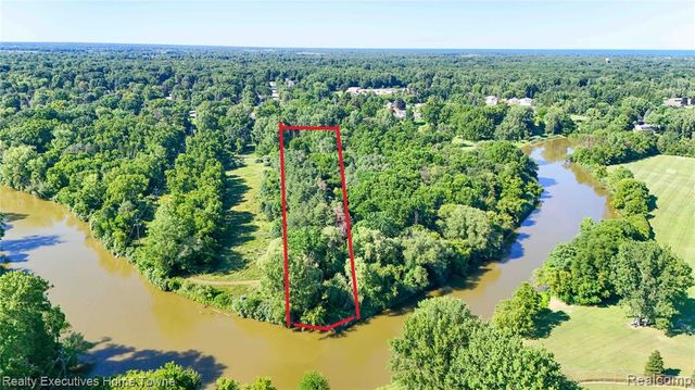 3855 N River Road, Fort Gratiot, MI 48059