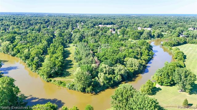 3855 N River Road, Fort Gratiot, MI 48059