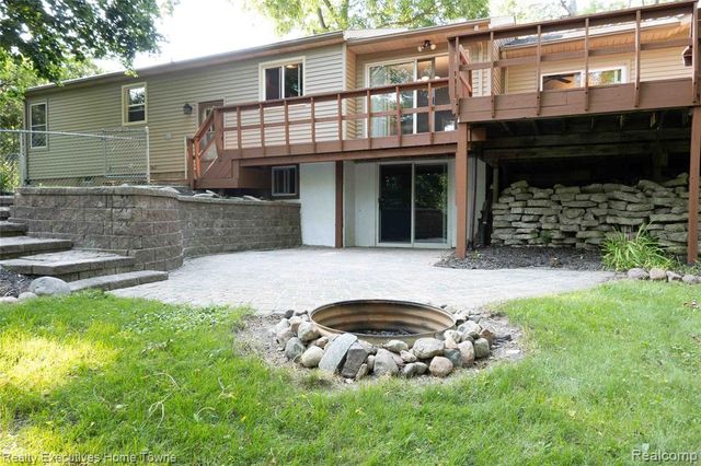 3855 N River Road, Fort Gratiot, MI 48059