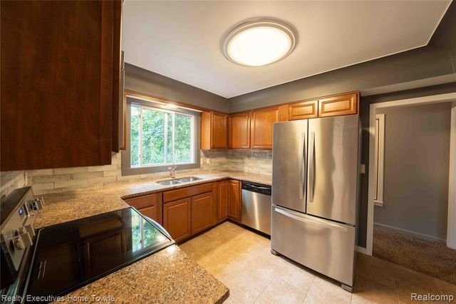 3855 N River Road, Fort Gratiot, MI 48059