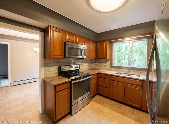 3855 N River Road, Fort Gratiot, MI 48059
