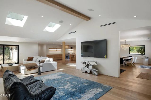 2137 Lyans Drive, La Canada Flintridge, CA 91011