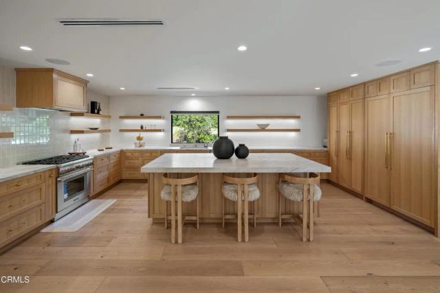 2137 Lyans Drive, La Canada Flintridge, CA 91011
