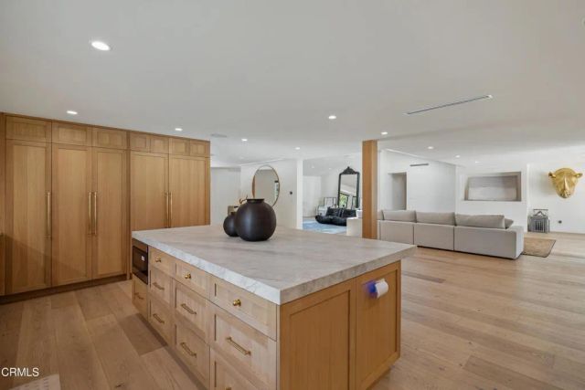 2137 Lyans Drive, La Canada Flintridge, CA 91011