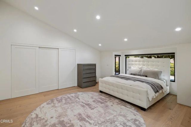 2137 Lyans Drive, La Canada Flintridge, CA 91011