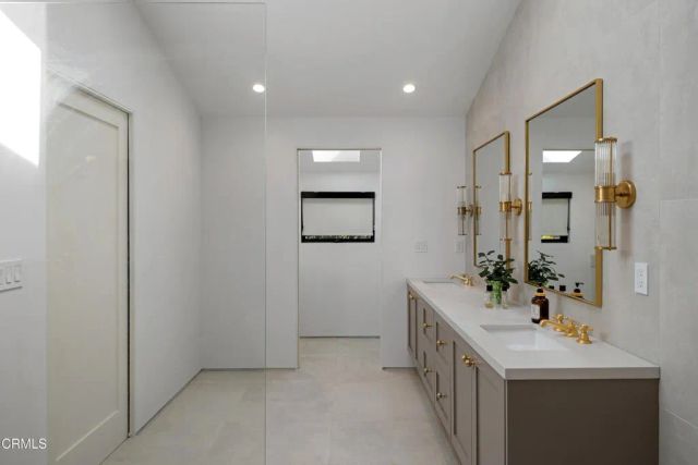2137 Lyans Drive, La Canada Flintridge, CA 91011