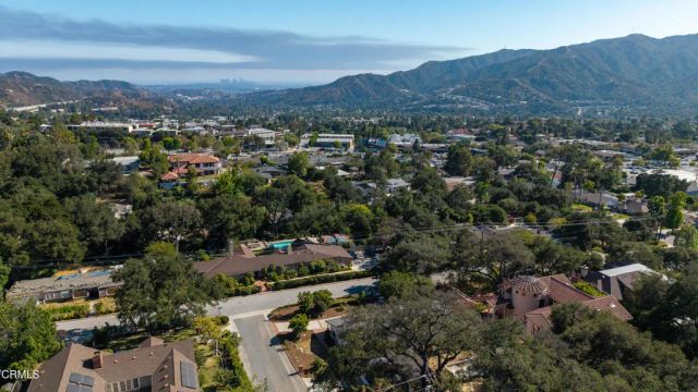 2137 Lyans Drive, La Canada Flintridge, CA 91011