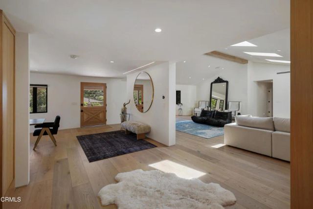 2137 Lyans Drive, La Canada Flintridge, CA 91011