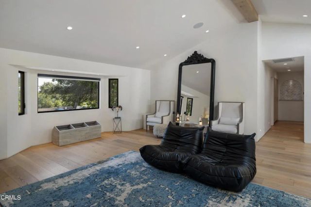 2137 Lyans Drive, La Canada Flintridge, CA 91011