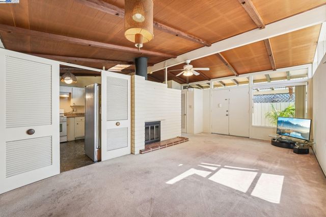 27342 Capri Ave, Hayward, CA 94545