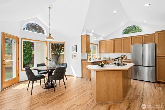 2489 239th Place NE, Sammamish, WA 98074