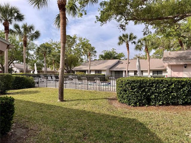 5513 HAMPSTEAD HEATH 40, Sarasota, FL 34235